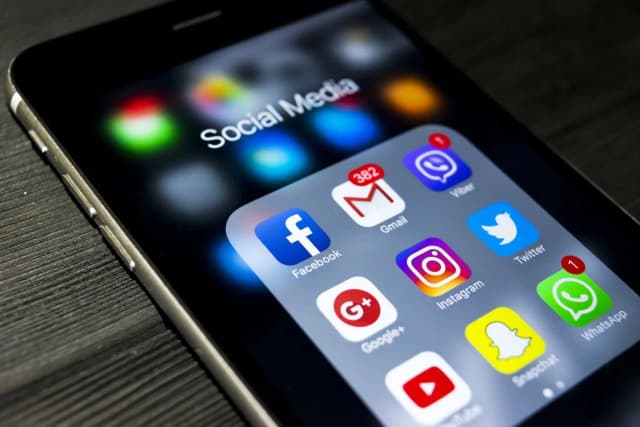 Jak pobrać filmik z Instagrama na telefon bez znaków wodnych? Jak pobrać filmik z Instagrama na telefon bez znaków wodnych?