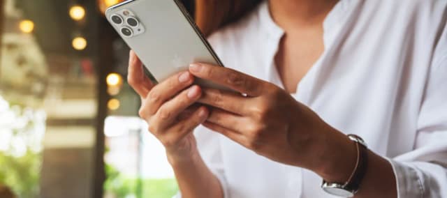 Jak podłączyć iPhone'a do telewizora bezprzewodowo - proste kroki i porady Jak podłączyć iPhone'a do telewizora bezprzewodowo - proste kroki i porady