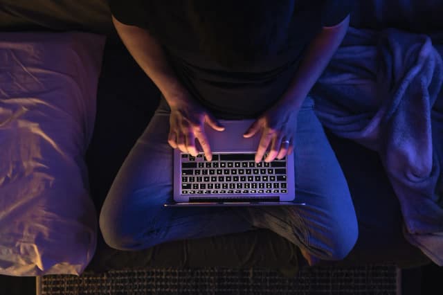 Jak anonimowość w sieci zmienia zachowania użytkowników i strategie marketingowe Jak anonimowość w sieci zmienia zachowania użytkowników i strategie marketingowe