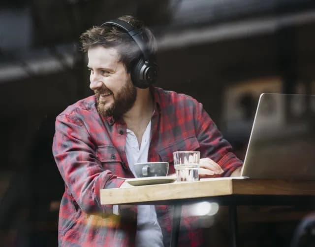 Jak podłączyć słuchawki bezprzewodowe z komputerem bez problemów Jak podłączyć słuchawki bezprzewodowe z komputerem bez problemów