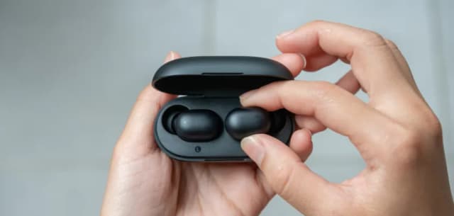 Dlaczego słuchawki bezprzewodowe nie działają? Oto najczęstsze przyczyny Dlaczego słuchawki bezprzewodowe nie działają? Oto najczęstsze przyczyny