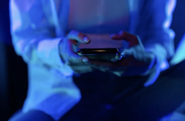 Recenzja aplikacji mobilnej dla polskich użytkowników - funkcje i dostępność Recenzja aplikacji mobilnej dla polskich użytkowników - funkcje i dostępność
